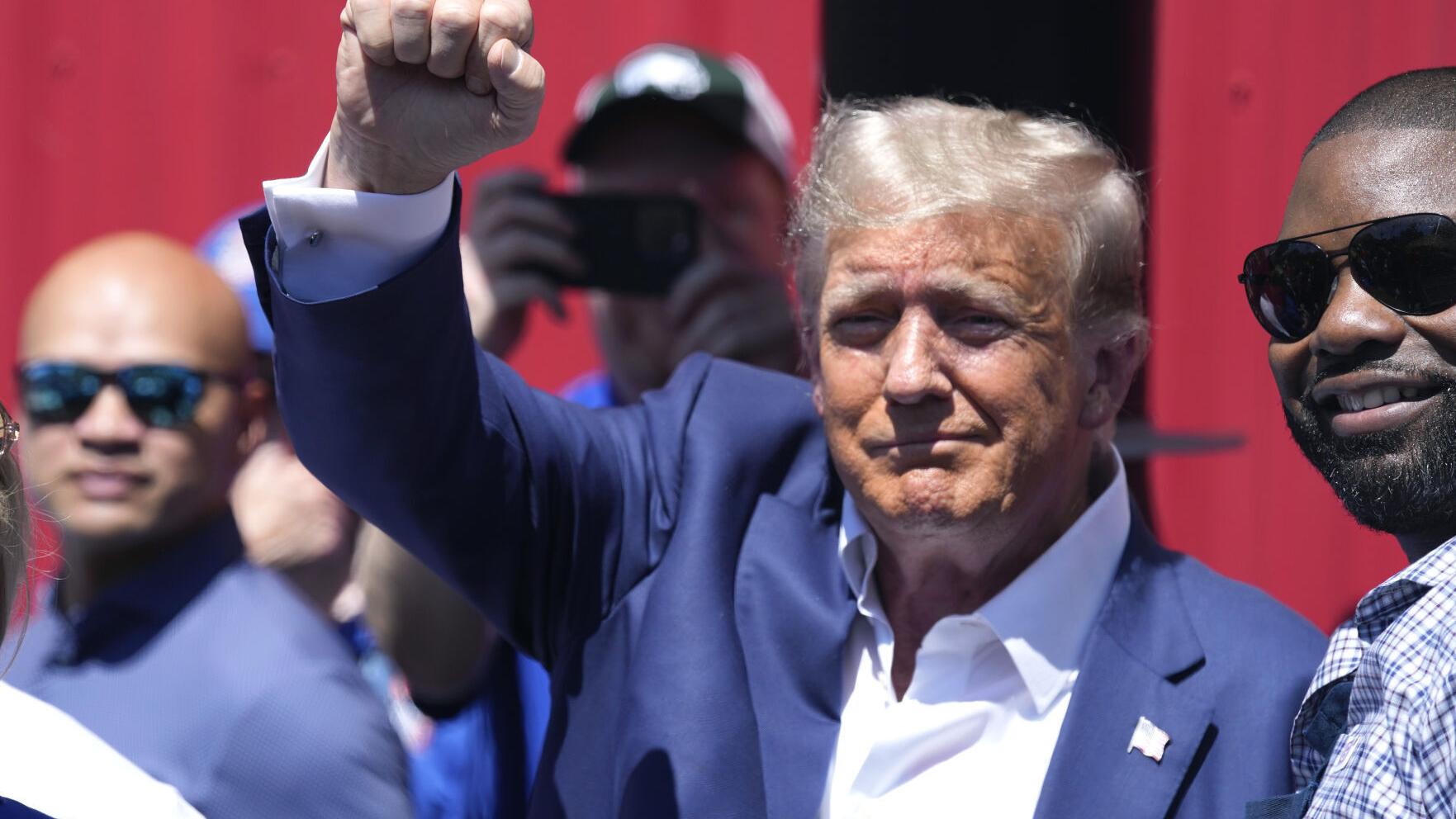 Trump's Iowa state fair spectacle clouds DeSantis as former president is joined by Florida officials